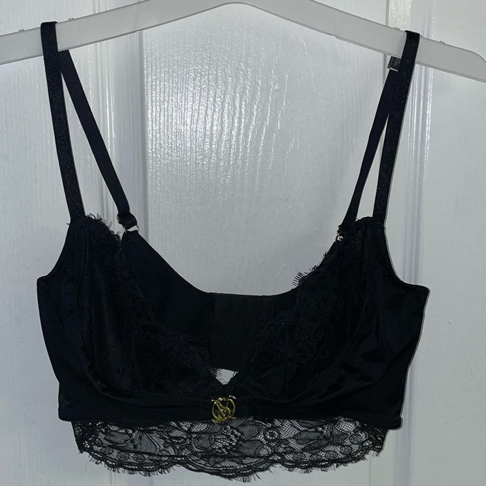 Black Victoria secret bra